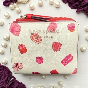 🩷♠️🩷KATE SPADE🩷♠️🩷Pink Multi Cameron Gifts Printed Bifold Wallet/NWOT
